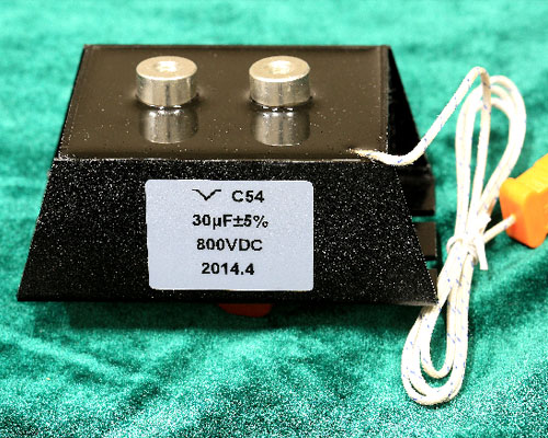 Series DC link capacitor